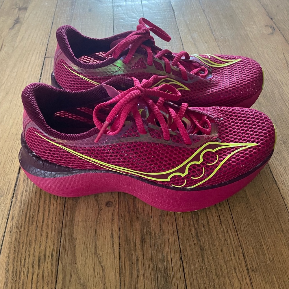 Saucony Endorpihn Pro 3 size 8 womens